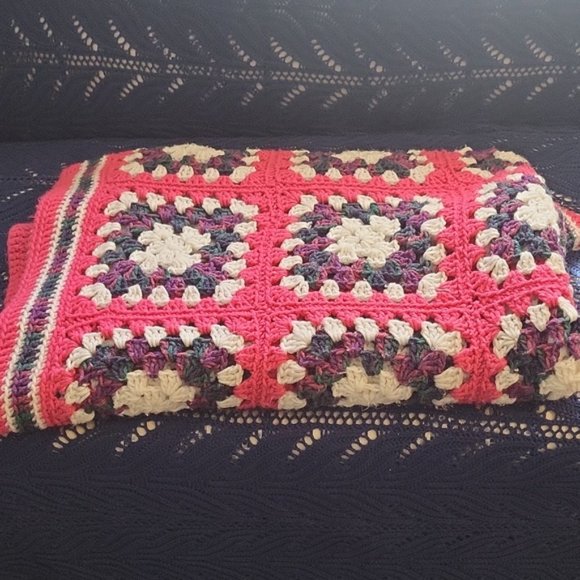 Vintage 1970's Large Pink and Purple Crochet Granny Square Afghan Blanket/throw - Picture 4 of 4
